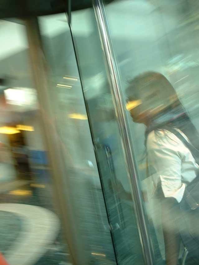 תיקון דלתות זכוכית לעסקים 